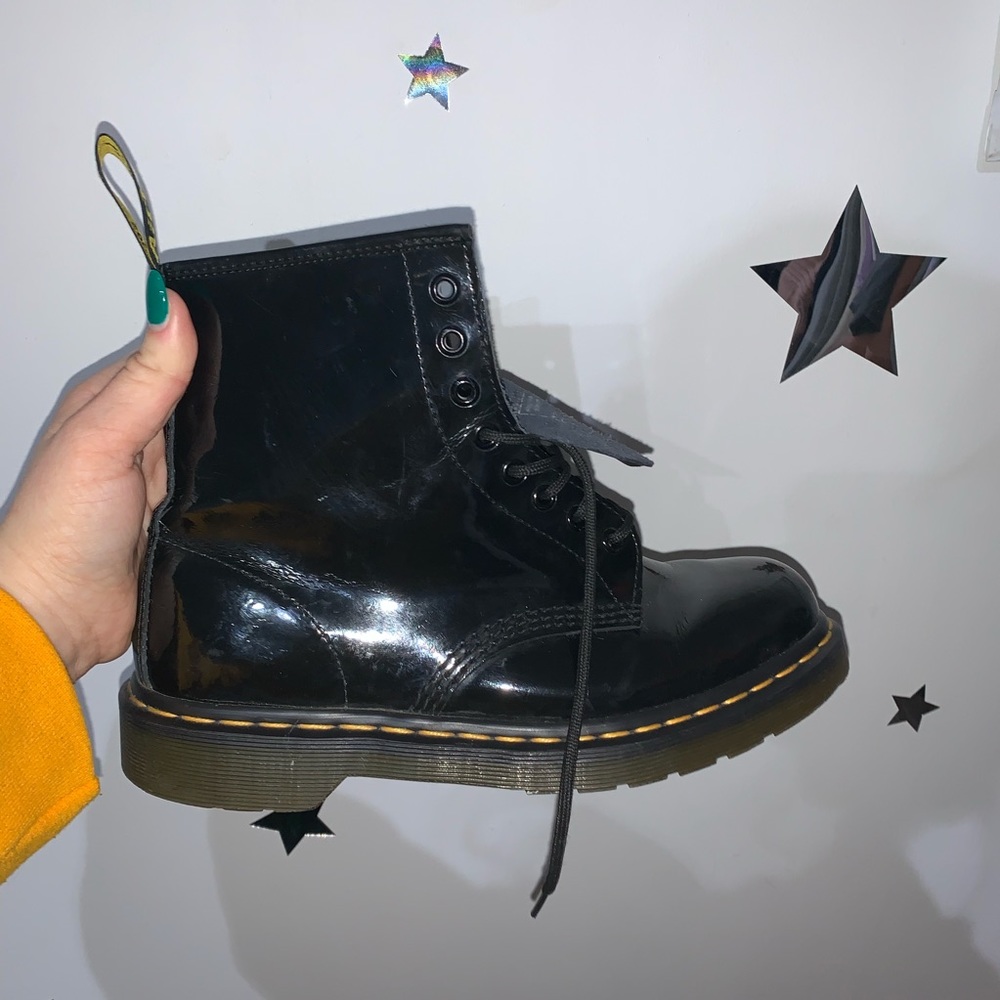 LIKE NEW DR. MARTENS 1460 PATENT